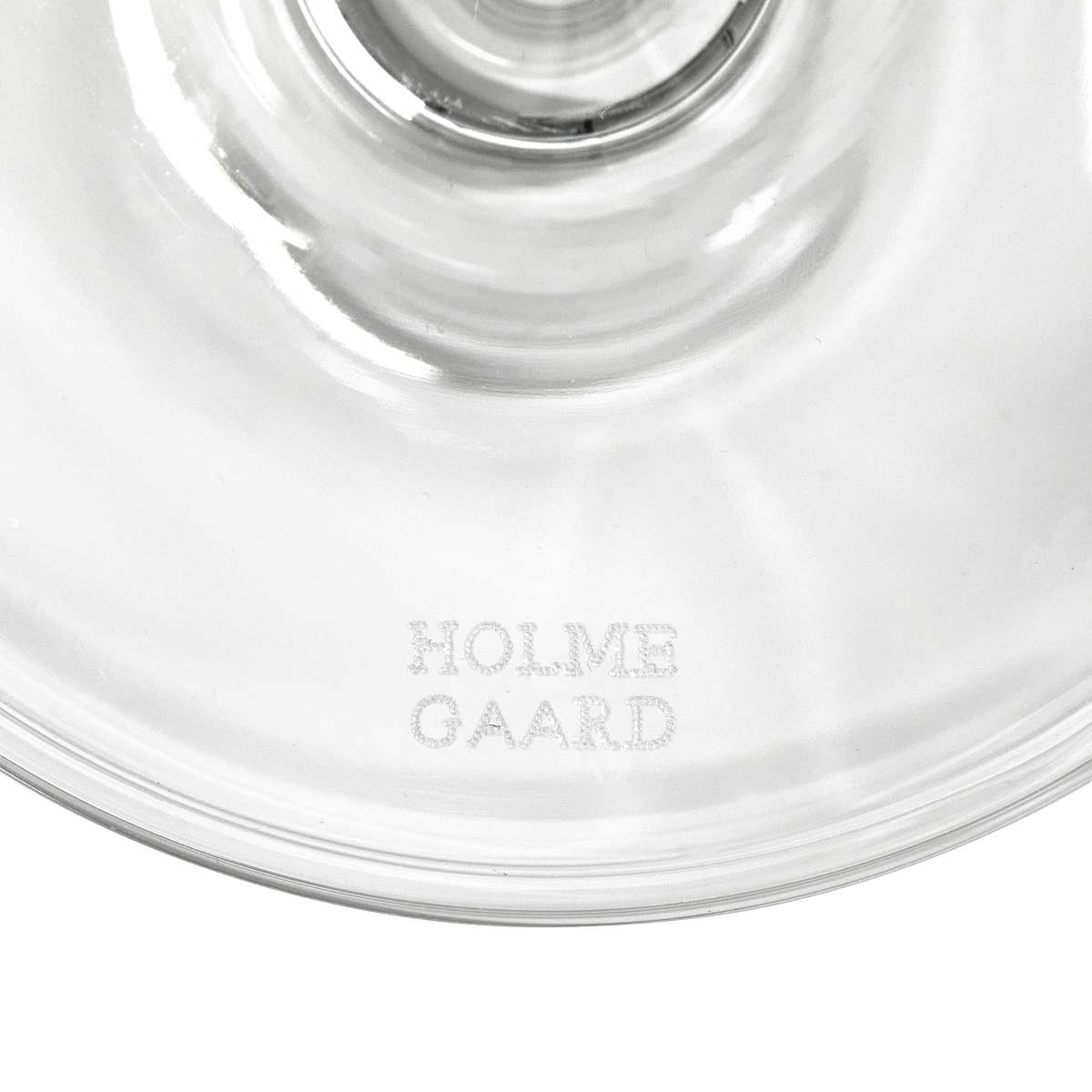 https://www.fjorn.com/cdn/shop/files/holmegaard-cabernet-lines-cocktail-glass-clear-9-8-oz-003.jpg?v=1697765543